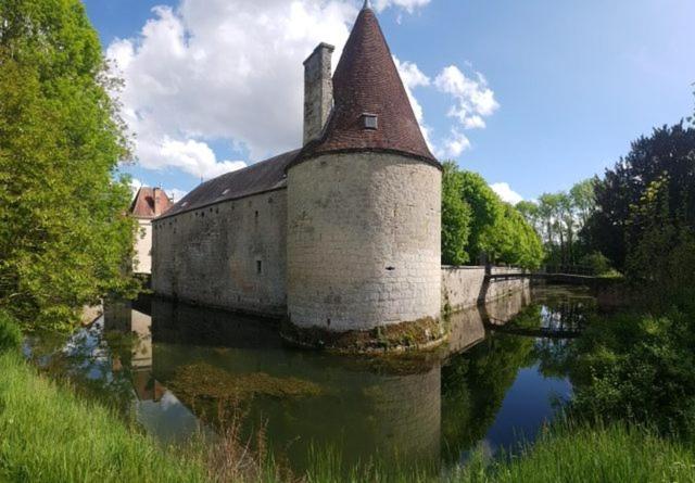 Chateau De Mauvilly Exteriör bild